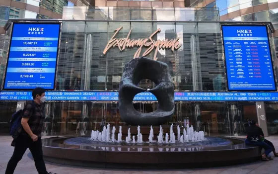 Hang Seng drops sharply as global chip selloff sweeps Asia